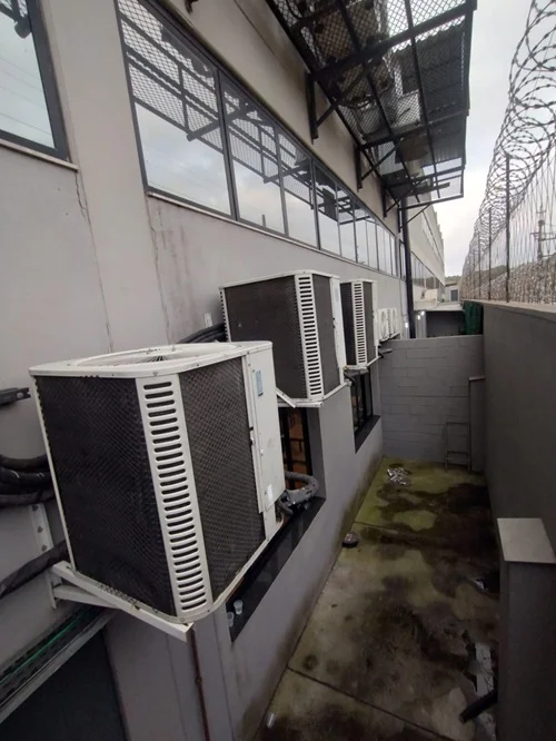 Conjunto de equipamentos de climatização empresarial atendidos pela D2